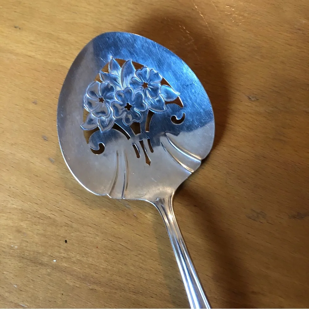 Precious Mirror International Silver Tomato Server Floral Spring Pattern